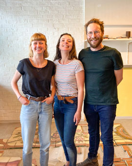 De twee restaurateurs met graficus Jonas van Welden