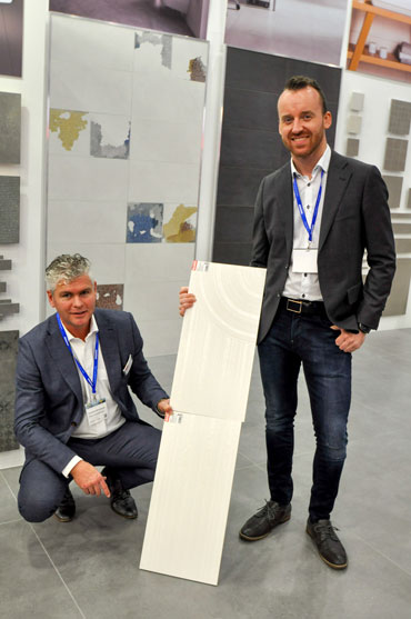 Kees Bootsman (links) en Nick Zenel met serie Metro