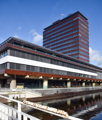 Het gehele pand met zicht op verbrede Stadhouderskade