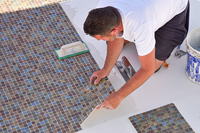 Stefano plakt de matjes er moeiteloos in