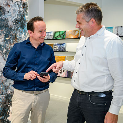 Medeoprichter Martin van der Zanden (rechts) in overleg met Ron Kessels